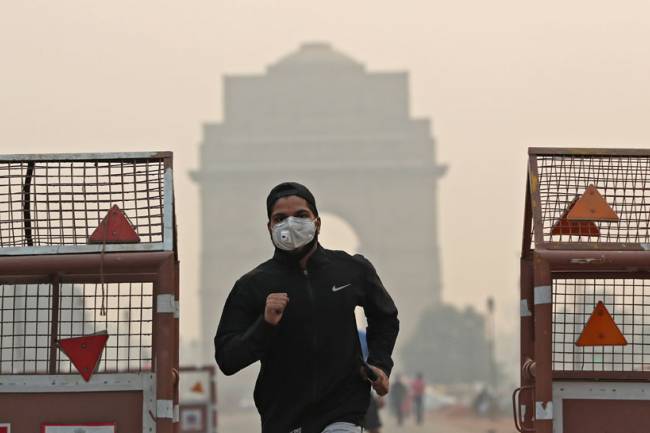 Delhi air quality deteriorates, AQI remains in 'poor' category