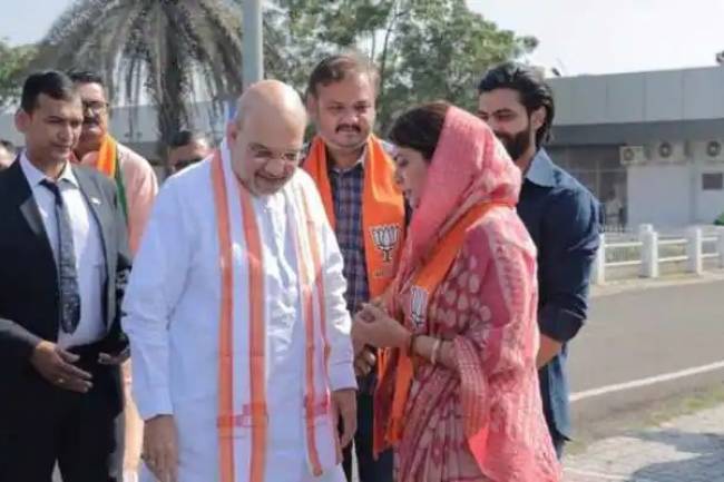 Gujarat Elections 2022: Amit Shah meets Ravindra Jadeja, BJP candidate Rivaba Jadeja at Jamnagar airport